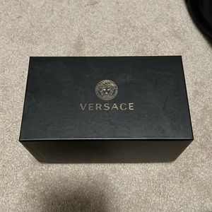 New never worn Versace sun glasses